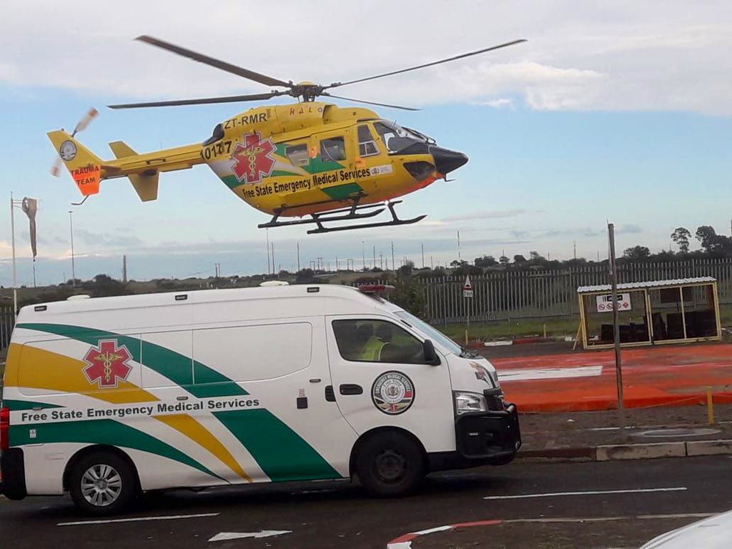 HALO 2 Trauma Team activated for the transfer of a neonatal case from Dihlabeng to a Bloemfontein specialist facility. Safe Flight! #makingadifference #HALOHEROES <a href="/fs_health/">Free State Health</a> <a href="/MedicareHosquip/">Medicare Hospital Equipment</a>