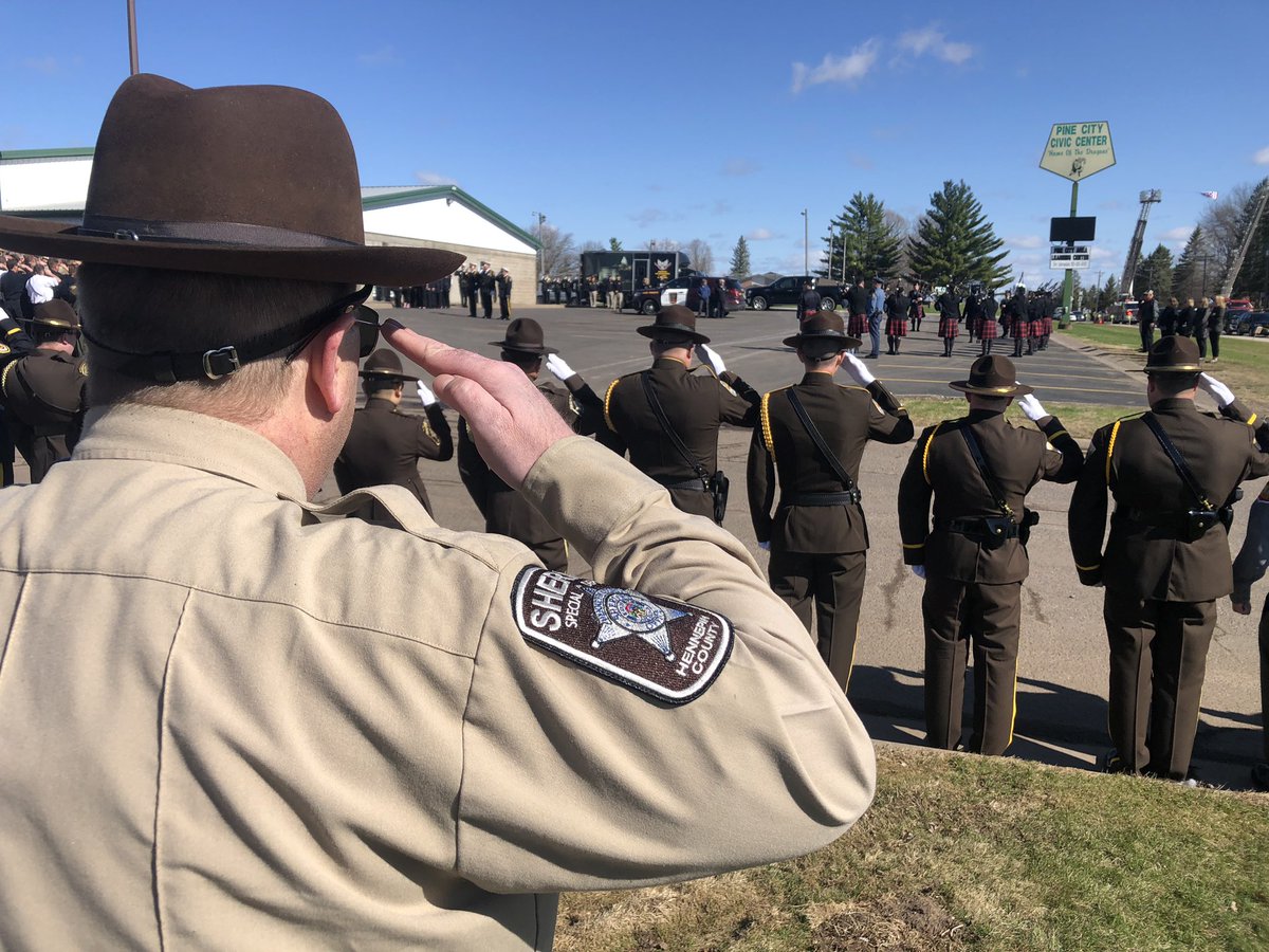 RobOlsonFOX9's tweet photo. The caisson carrying the body of Minnesota Conservation Officer Eugene Wynn arriving at the Pine city Civic Center for his funeral.  Flags flying, bagpipes playing &amp; salutes from hundreds of law-enforcement in attendance. https://t.co/2w45xSTYiL