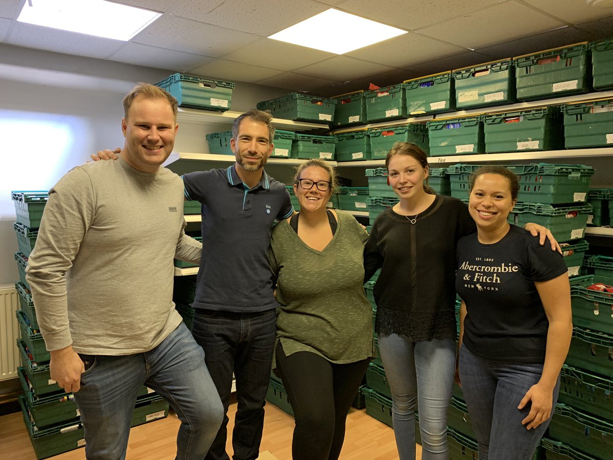 Northeast_vr's tweet photo. @u4_vr @jessicaburdett @U4_Remarketing all helping out at the @klfoodbank and no I’m not standing on a crate #U4inthecommunity https://t.co/sM0Yb0uBHK