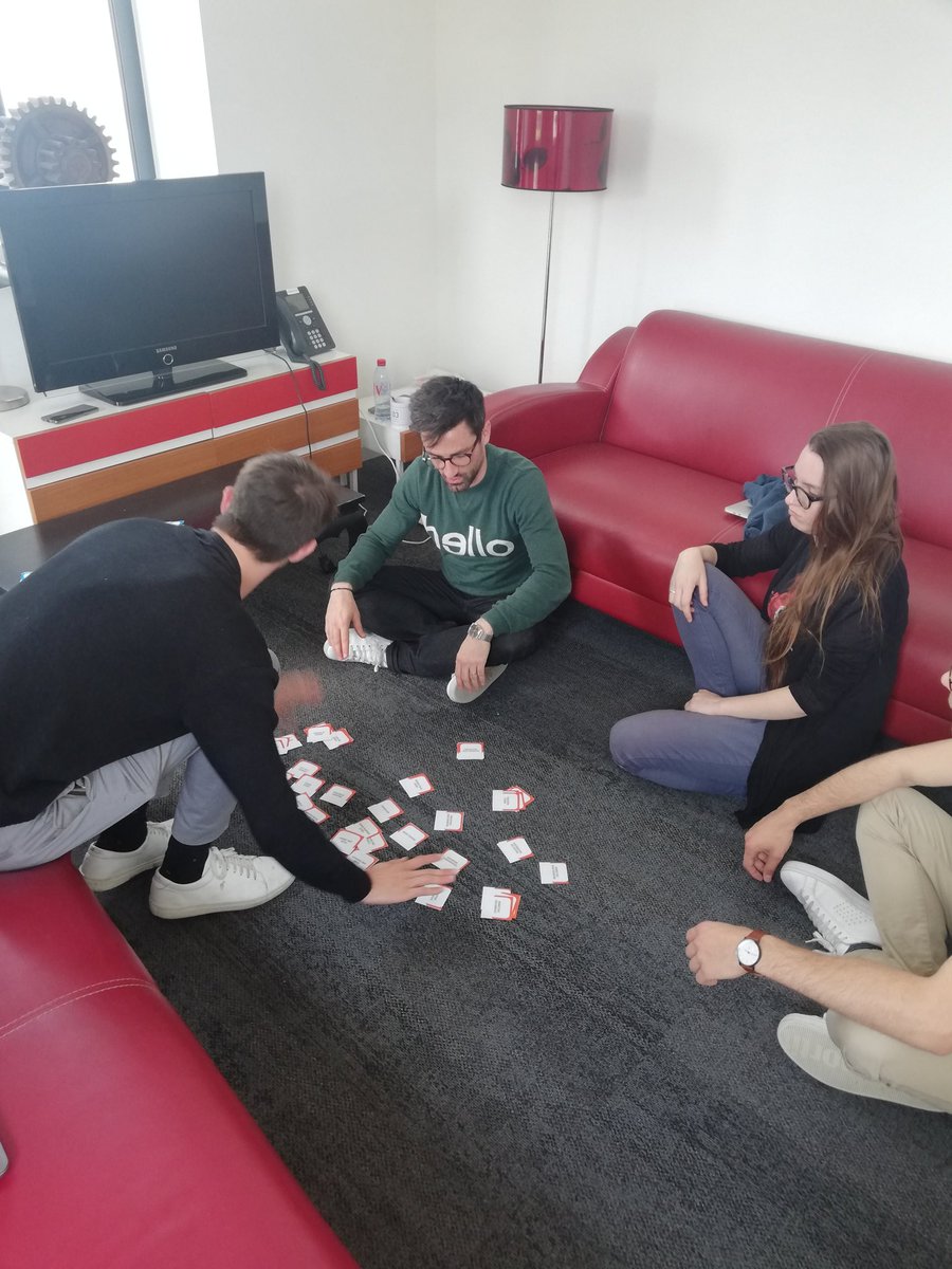 slebras's tweet photo. #UXteam @EMOTIC 
Atelier tri de cartes pour améliorer nos outils 🤘 https://t.co/l2h9tBCFPX