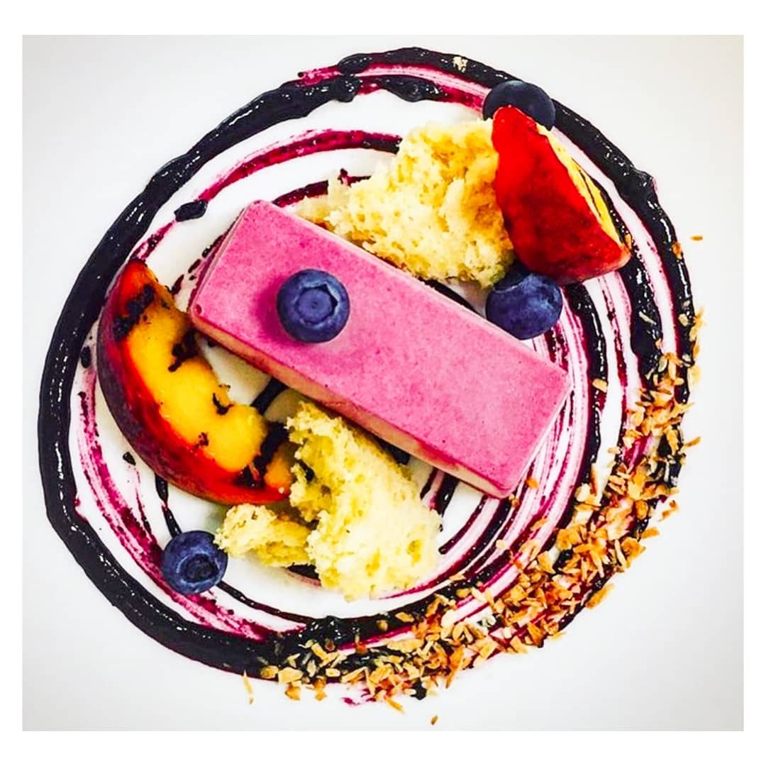 chandco's tweet photo. Its the last #CHCODOTW of April! So we'd thought we'd end it with two delicious desserts 🤤 RT for this seasonal rhubarb dessert from @113ChanceryLn for a #wedding tasting yesterday
Or Like for this delicious blood peach parfait, blueberries, coconut dessert from @rsahouse 🍑 https://t.co/B3heHu8uOi
