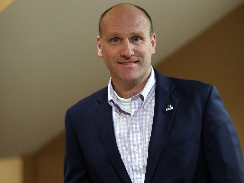 ECSportLeader's tweet photo. JJ Alberts, General Manager of Learfield Sports and former employee of the Patriots and Celtics is a 2017 graduate of Endicott's Athletic Administration Program. He now teaches our Sports Sponsorship Class!  #sports #bostonsports #success #Careers https://t.co/OTbWBvVN8u https://t.co/pk2vcl1dkP