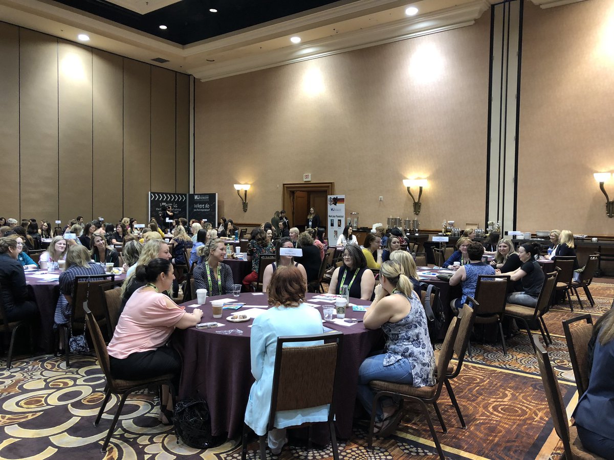 ISAPrez's tweet photo. Feel the excitement! Women Leading the Industry inaugural meeting! 200 strong leaders in this room!!! #signexpo #ISAWLI @ISAsigns @SBIMag https://t.co/I26X4b1IH7