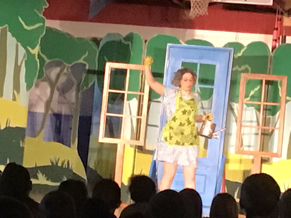 rmccoy3130's tweet photo. Immersing ourselves in the culture of “Little Red’s Unusual Day,” presented by the dynamic Opera Iowa ballet troupe!
@libertyoaks 
#libertyoaks
@LIBERTYSCHOOLS 
#lpsleads https://t.co/wuudOi91eY