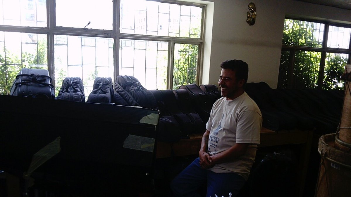 Grabando para #Resonantes de <a href="/CanalTreceCO/">Canal Trece</a> una nota que dará cuenta de lo que ha sido el #XEncuentroNacionalDelTiple con <a href="/andotipleando/">Oscar Santafe </a> #EstamosEnModoTiple avanza en la <a href="/comunidadUPN/">UPedagógicaNacional</a> la agenda académica del festival, está tarde concierto en la sede cll 72  #ArribaLosTiplicelidos