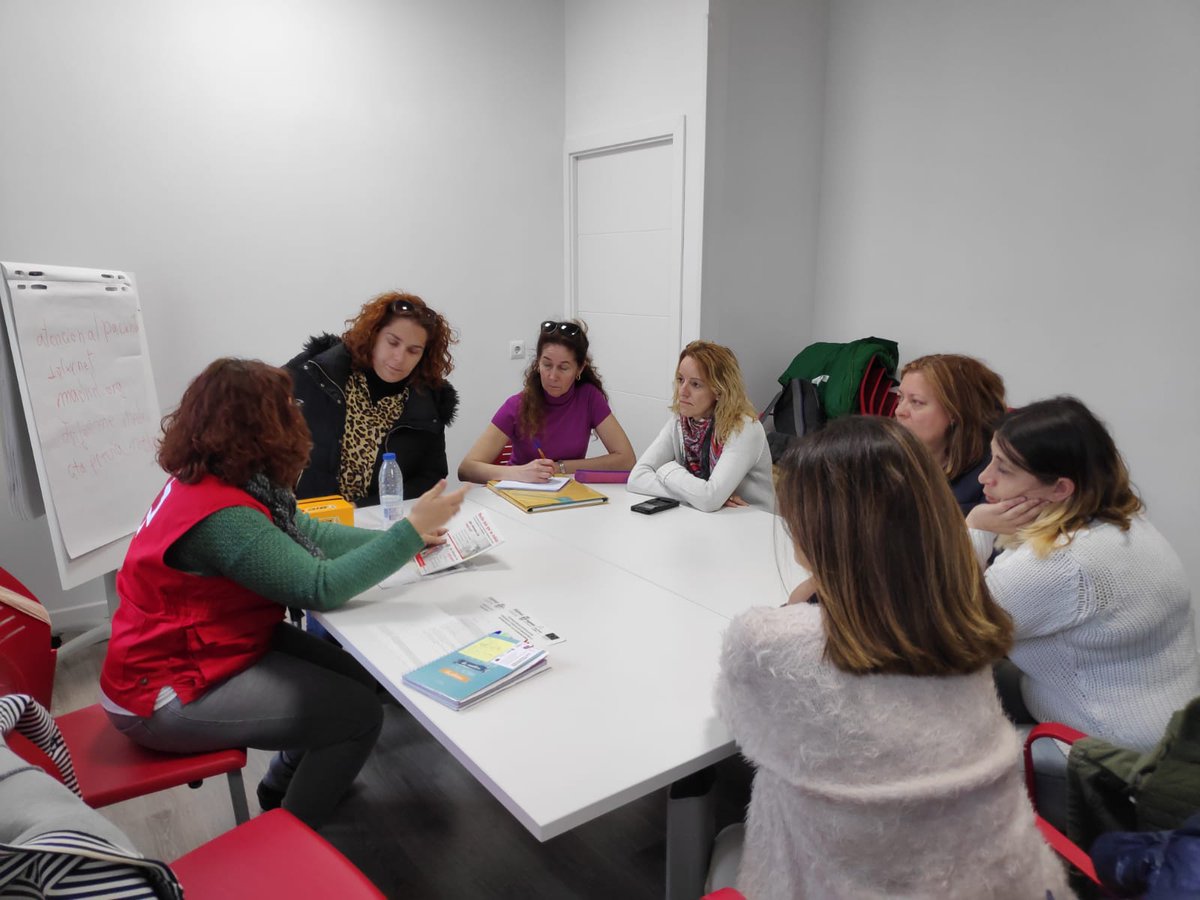 Lanzaderalegan2's tweet photo. En nuestro último día, además de tomar parte en un programa en Directo con "Radio 5 todo Noticias Mañana" hemos asistido al Centro de Cruz Roja de Leganés, y Laura Garcia Rojas, Técnico de Empleo, nos ha informado sobre el plan de empleo que están llevando a cabo. https://t.co/GNKoxhDTWV