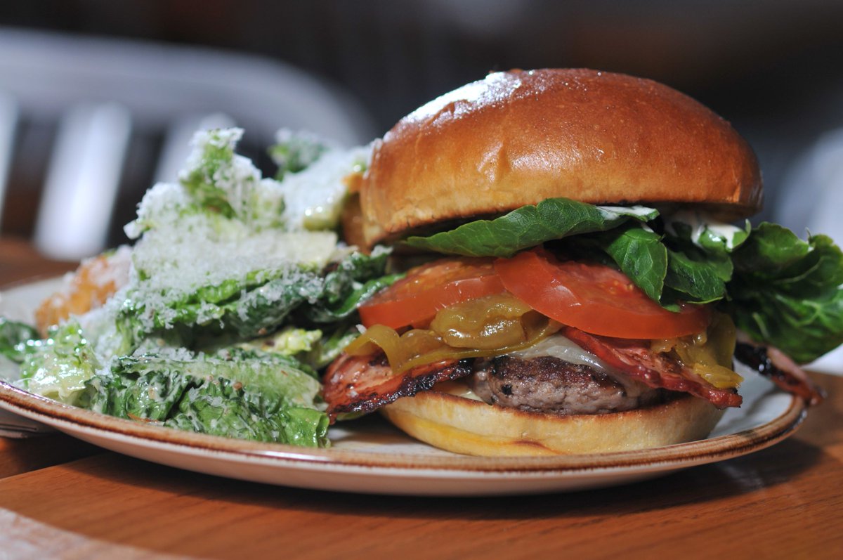 We have been told that it's one of the best burgers in the City!
Dianne's Burger
6oz 'Enright cattle co.' naturally raised beef, bacon, 4 year old cheddar, 'mama's' pickled green tomatoes, old bay remoulade
🍔👏
#ygkeats #yumgk #ygklove  #ygkfood #downtownkingston #visitkingston