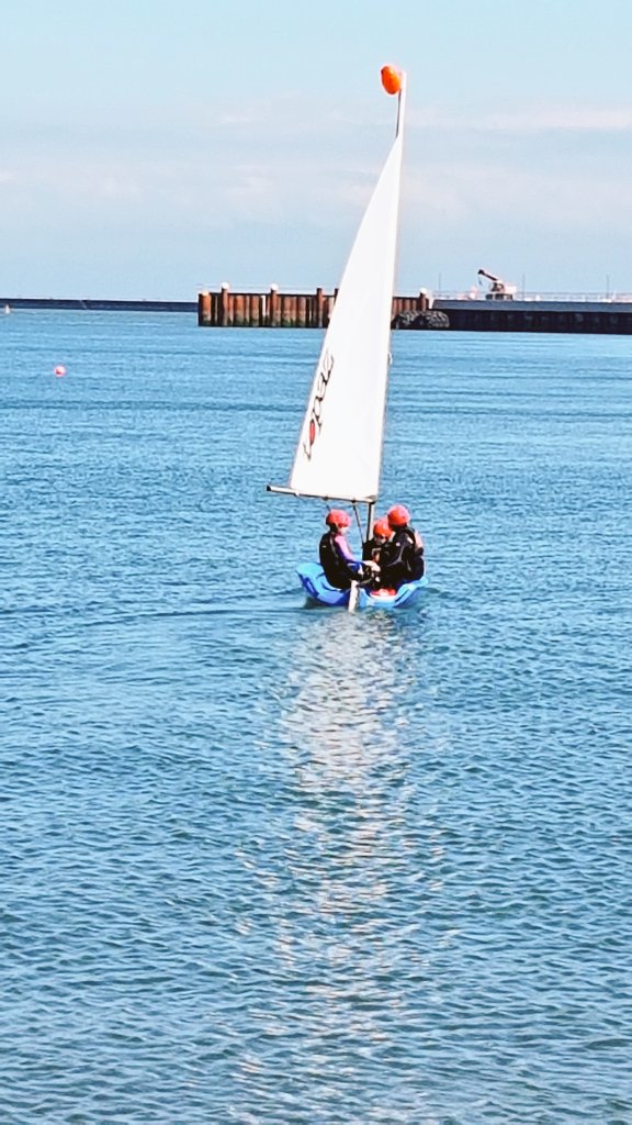 DoverCollSport's tweet photo. An amazing experience for 12 of our @DoverCollegeJS pupils this afternoon @DoverSeaSports as their Summer Sailing programme began in the @Port_of_Dover! ☀️👍⛵ https://t.co/capQpv2Nsg