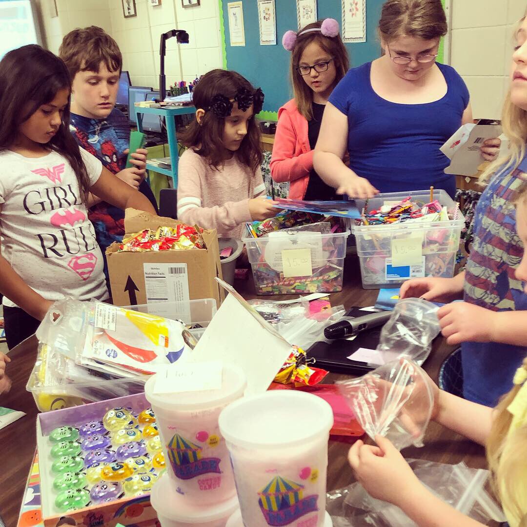 BarkerFinckCrew's tweet photo. Shopping at the Cactus Mart managed by students @WheelerElem #StudentsDoTheWork #ClassEconomy #Economics #SocialStudies @JCPSSocStudies @jcpsforward @JCPSKY @JCPSDL @deeperlearning @KY_SStudies https://t.co/KVvGCdT2B8