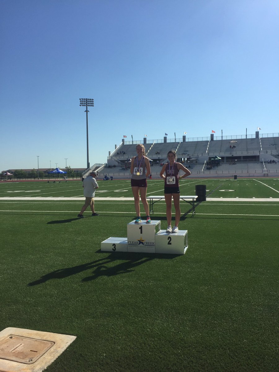 Heidi Nielson and Sophie Atkinson with some post 3200m race 1-2 photos and excitement.  Heidi was 10:30 Sophie close behind.  #statebound