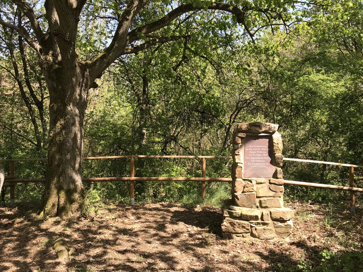 GeoGebweiler's tweet photo. Limburg Wanderung: #RuineArdeck #MensfelderKopf #NauheimerKopf #Kaiserdenkmal - Teil 2
https://t.co/llupRBrUi3 https://t.co/oqARlGxjRa