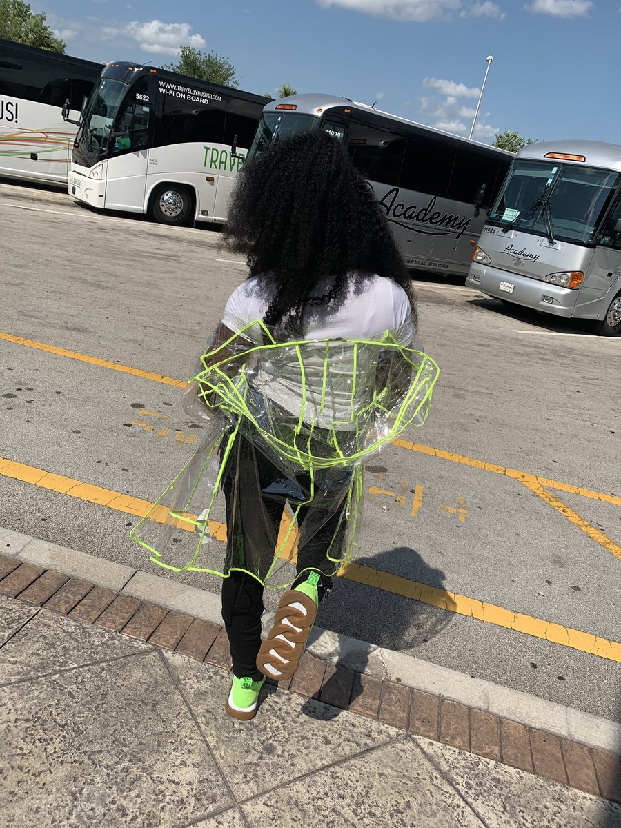 Onekbrii's tweet photo. She a real hood bitch, she a rich nigga kind ! You hoes ain’t slime enough 🤮🤮🤑🤑🤑🐍🐍🐍 #gradbash2k19 
Pants @uglymerch 
Thanks for the help @ka_orii https://t.co/2McqGyP5GW