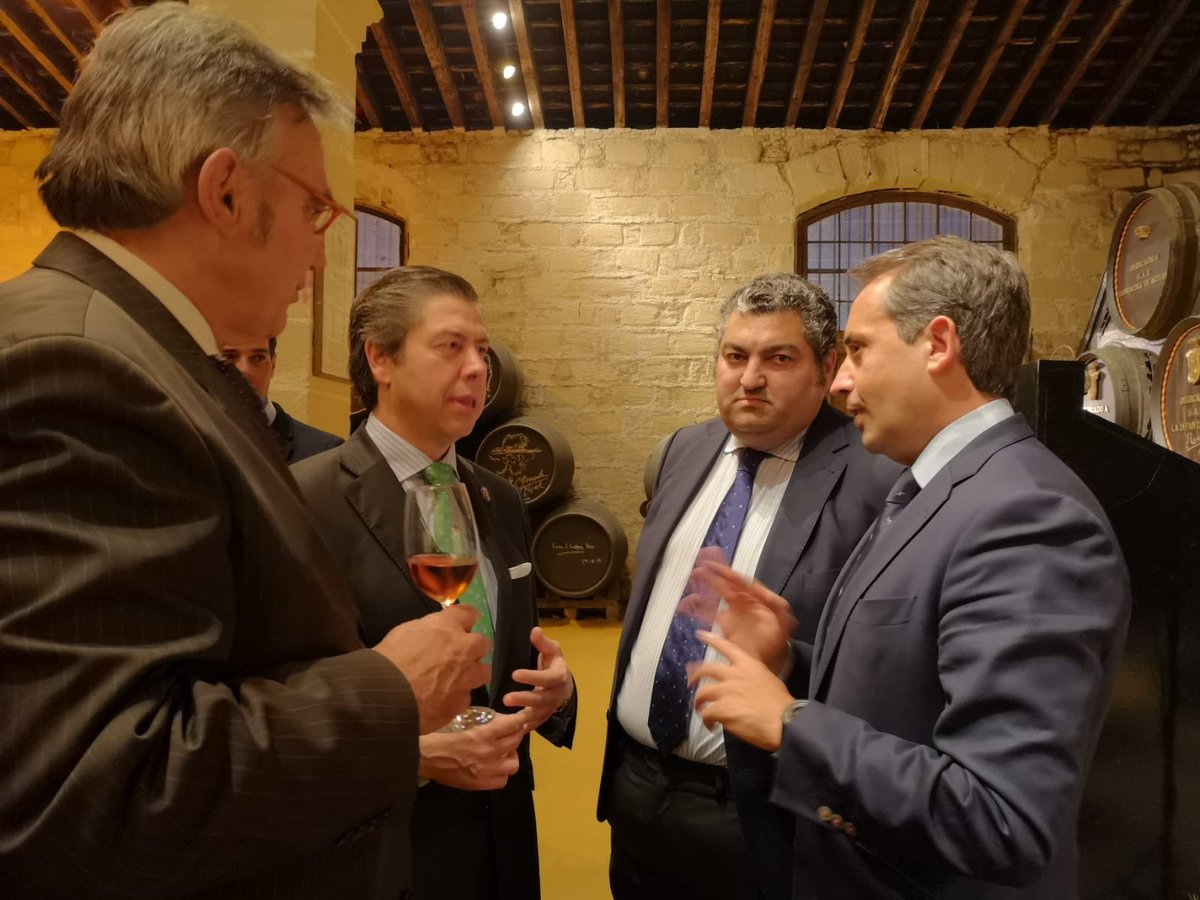 ENHORABUENA A LA PREGONERA DEL ROCIO

Estuvimos acompañando a Lorena y a la Peña la Carbona en la entrega de las pastas a la pregonera del Rocio.

Ya queda muy poquito.