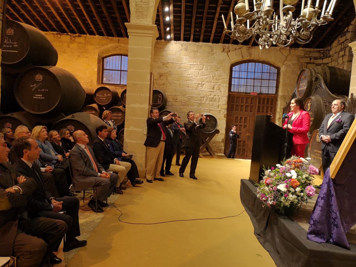 AntonioSaldanaM's tweet photo. ENHORABUENA A LA PREGONERA DEL ROCIO

Estuvimos acompañando a Lorena y a la Peña la Carbona en la entrega de las pastas a la pregonera del Rocio.

Ya queda muy poquito. https://t.co/mKrDoOKKLX