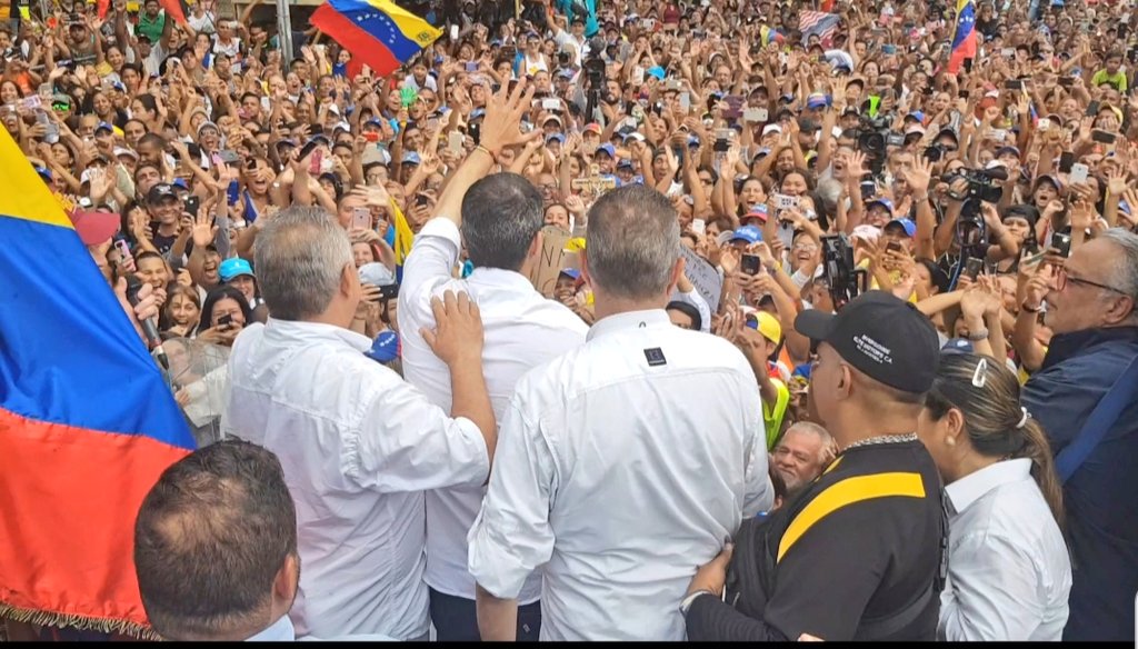 jguaido's tweet image. Tener agua y electricidad no puede parecer &quot;un sueño&quot; para los venezolanos. ¡Es un derecho! Así como que el dinero producto del trabajo honesto alcance para mantener a tu familia. 

¡Son los derechos que vamos a conquistar movilizados y en la calle! #OperaciónLibertadAragua