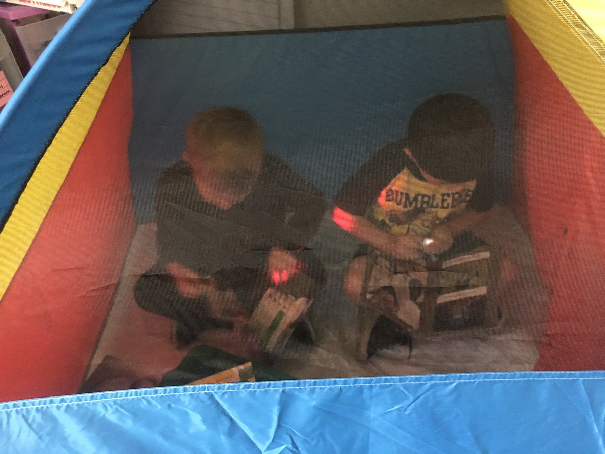 lisammeier3's tweet photo. Friday Fun! Reading in tents with flashlights! #WEShornets #IWCSchools https://t.co/IChVHDXvAd