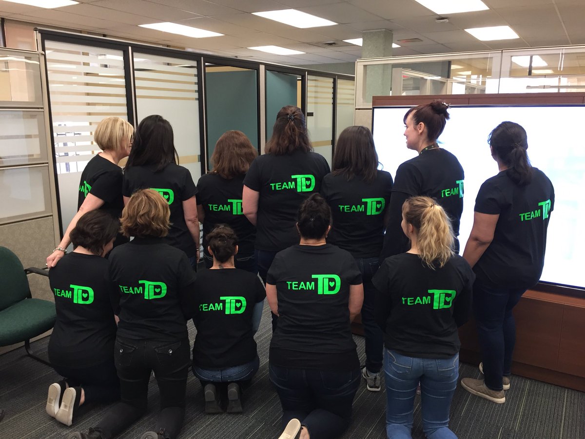 Our new Friday uniforms! Thank you LiseAnne 😘 Love this team with all my heart 💚