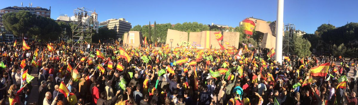 HOY  VIERNES... MADRID... CIERRE  CAMPAÑA  VOX ✅🇪🇸  25.000  PERSONAS... LA  DIGNIDAD, LA  ILUSIÓN  Y  LA  ESPERANZA  LLENAN  CALLES  Y  PLAZAS.
La  #EspañaViva tiene una cita el #Domingo28abril ... 💪💪💪 🇪🇸🇪🇸🇪🇸 .
#PorEspaña
#CandidatosPorEspaña