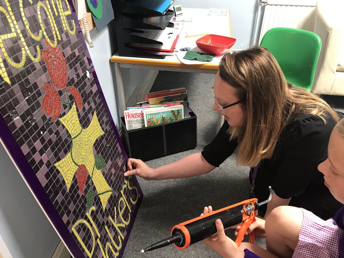 drwalker_s's tweet image. The mosaic was finished today! Can’t wait for the grout to dry and to put it up #togetherwecan #newsigns #purple