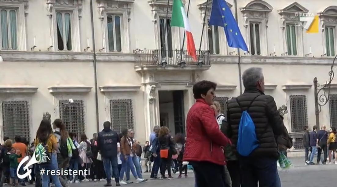 welikeduel's tweet image. Il racconto per immagini di questa settimana inizia da Palazzo Chigi

#resistenti #propagandalive