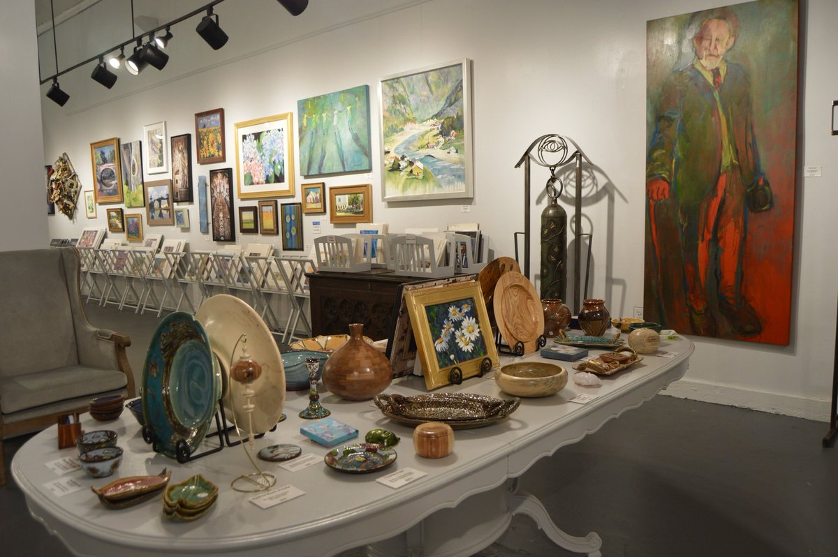 HoCoGovExec's tweet photo. Ended our day at @HorseSpiritArts where we explored the beautiful art pieces. If you need a finishing touch on your home, this is the place to get it. #BAW19 https://t.co/3oQjVqzajv