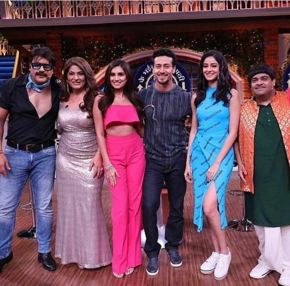 Tiger, Ananya, ve Tara yeni filmleri Student Of The Year 2 ‘nin tanıtımı için The Kapil Sharma tv şovuna katıldılar 👀 #TigerShroff #AnanyaPanday #TaraSutaria #SOTY2 #StudentOfTheYear2 #soty2019 #SOTY2Album #SOTY2Trailer #MumbaiDilliDiKudiyaan
