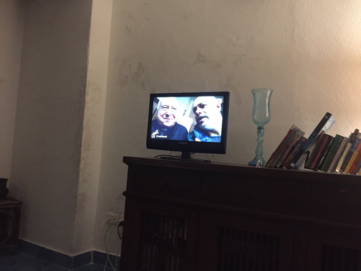 danida5's tweet image. Ischia: vecchi amici, mare, cibo &amp;amp; tisane digestive!Ma mai senza #propagandalive