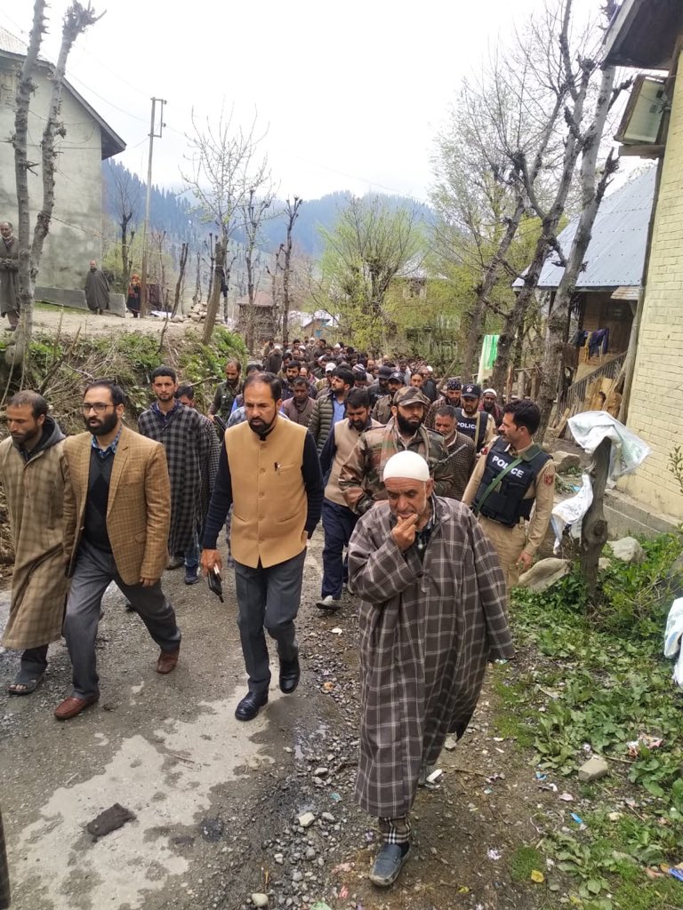 Nazir_Laway's tweet photo. PDP MPs @fmirofficial &amp; @Nazir_Laway  campaigning in Noorabad Kulgam. Visited various areas including Gulzarabad, seilkhanjan, Khul &amp; other areas. Other leaders including Gulzar Ah Dar, Gulzar Ah Khatana &amp; others also accompanied.
#KalamDawaat @MehboobaMufti https://t.co/iRdxZ0qHzU