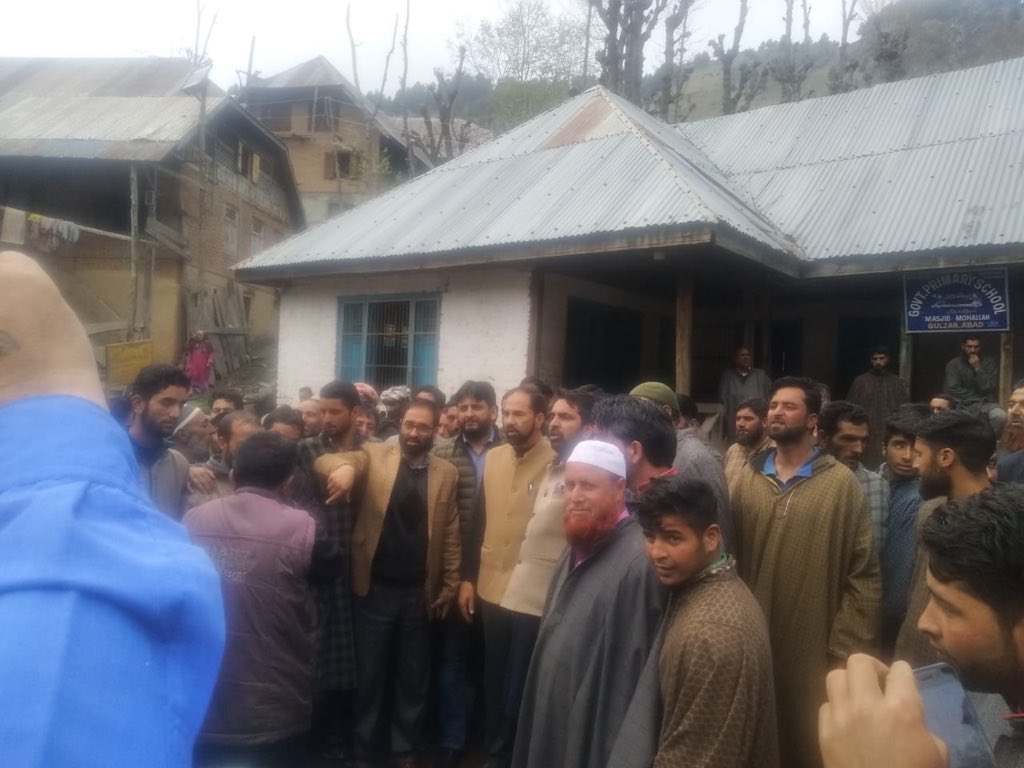 Nazir_Laway's tweet photo. PDP MPs @fmirofficial &amp; @Nazir_Laway  campaigning in Noorabad Kulgam. Visited various areas including Gulzarabad, seilkhanjan, Khul &amp; other areas. Other leaders including Gulzar Ah Dar, Gulzar Ah Khatana &amp; others also accompanied.
#KalamDawaat @MehboobaMufti https://t.co/iRdxZ0qHzU