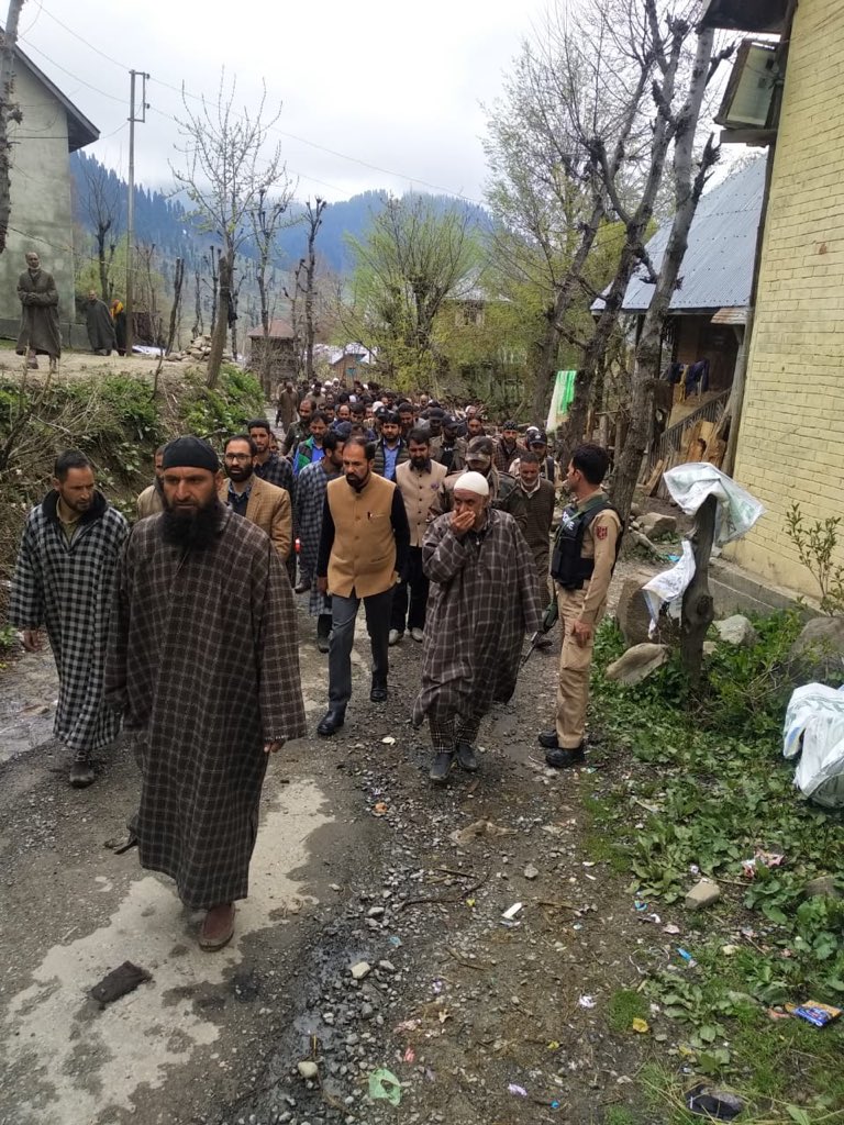 Nazir_Laway's tweet photo. PDP MPs @fmirofficial &amp; @Nazir_Laway  campaigning in Noorabad Kulgam. Visited various areas including Gulzarabad, seilkhanjan, Khul &amp; other areas. Other leaders including Gulzar Ah Dar, Gulzar Ah Khatana &amp; others also accompanied.
#KalamDawaat @MehboobaMufti https://t.co/iRdxZ0qHzU