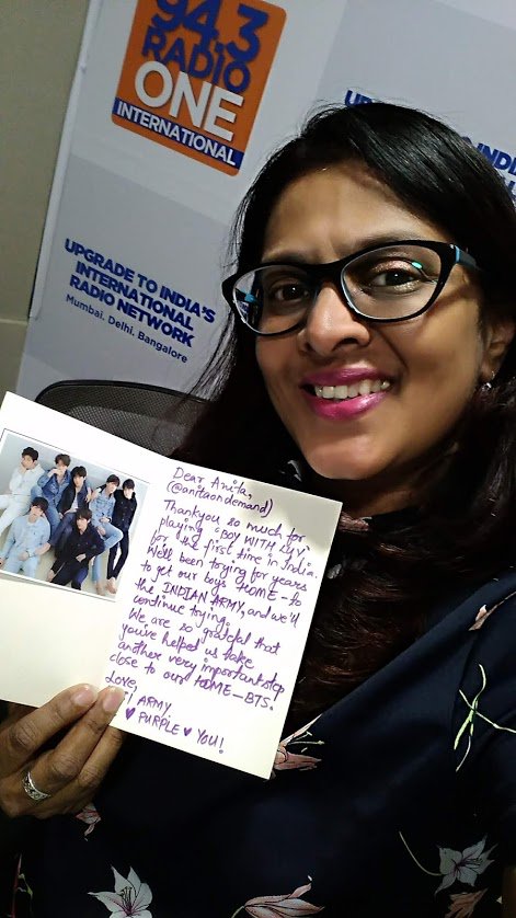 anitaondemand's tweet photo. Thank you @BangtanINDIA @bangtan_india @btsindiannation #BTSFANS everyone who tuned in to #BoyWithLuv on #Chillweekends on @943RadioOne #Mumbai #Delhi #Bangalore also a special shoutout to the #desiarmy #BTS u're the coolest thank you, i loved the orchids & card #welovepurple https://t.co/WjstXmWHn2