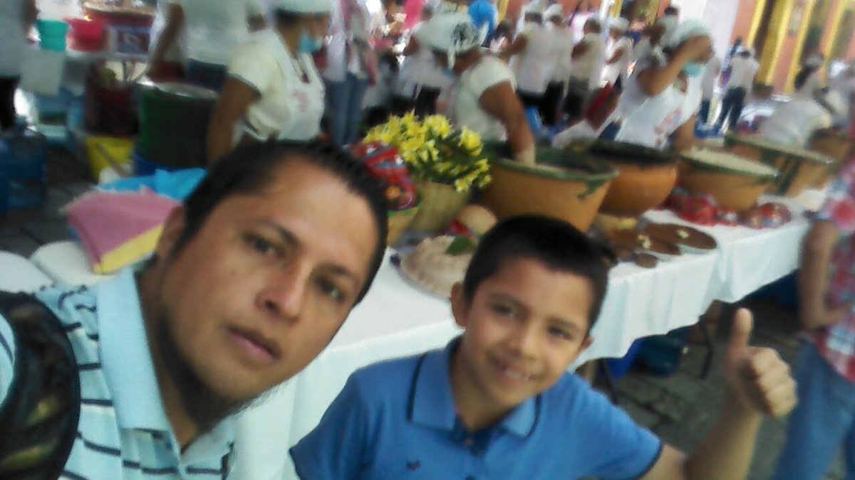 LALO_BARRON's tweet photo. #FERIADELTEJATE
#OAXACASIGUEDEFIESTA
#CUANTOSLEDAMOS😋
#ELJR.MEACOMPAÑA👦 https://t.co/nbwKOYmJVw