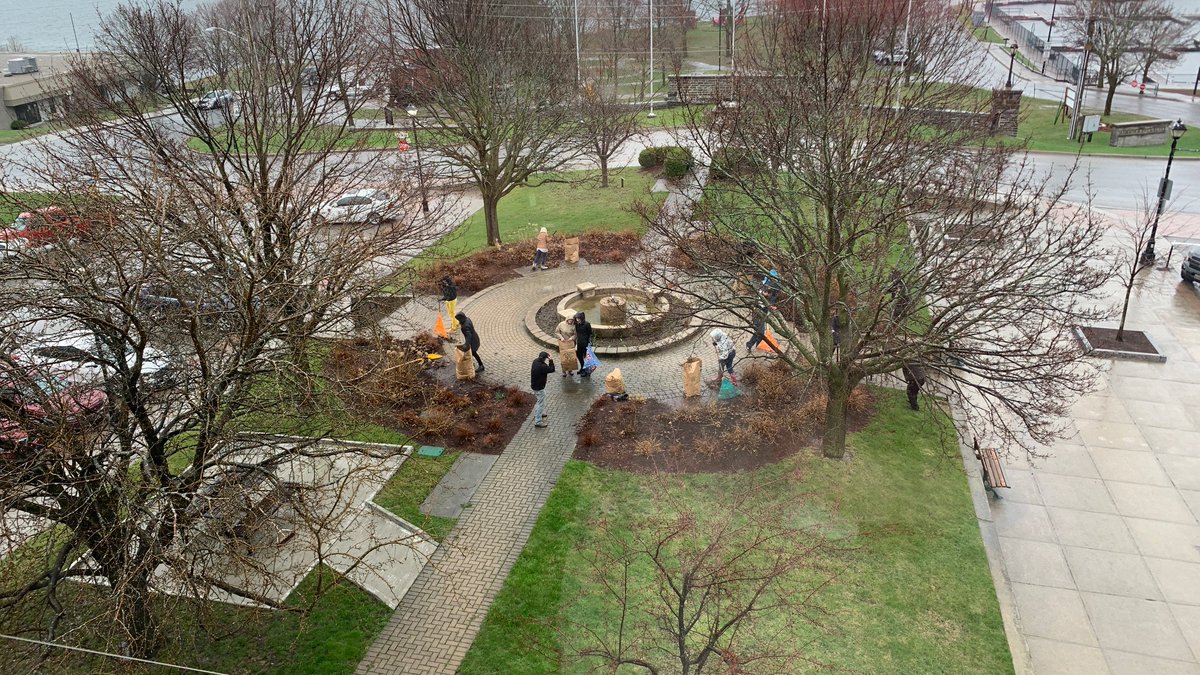 BrockvilleON's tweet photo. The Mayor's Corporate Clean Up had troopers out in the rain..... #CleanOurGreen #XBR https://t.co/uPZQOrSPah https://t.co/3hhX900YC0
