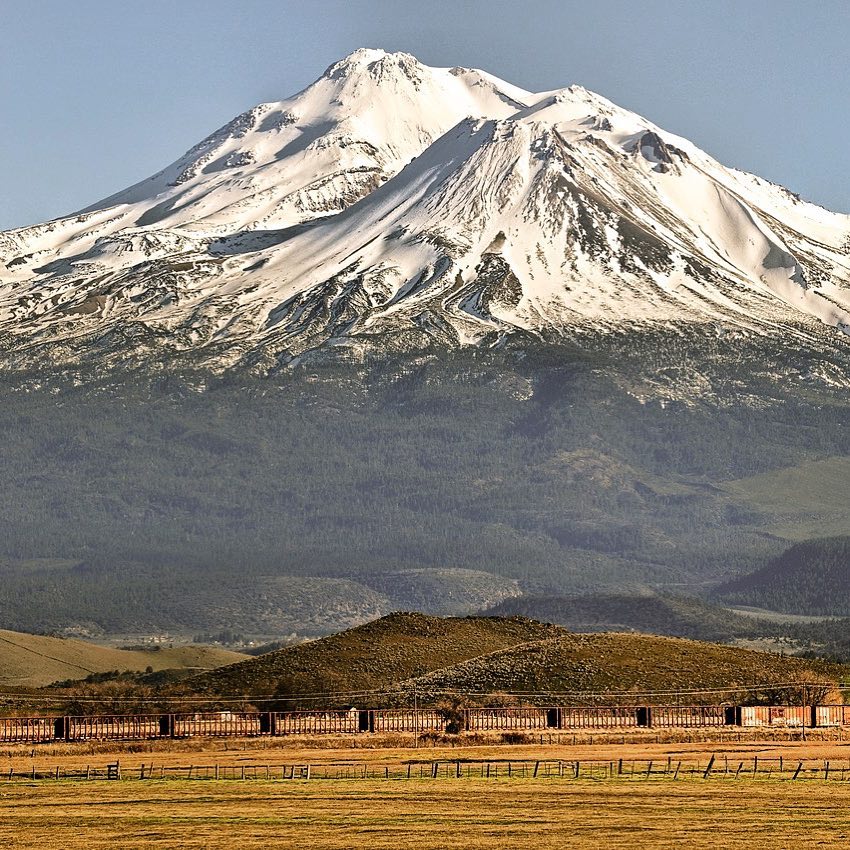 VisitCA's tweet photo. No matter your travel taste, we've got towns that will appease all palates. Which one speaks to you? #VisitCalifornia
📷: @still.life.co, @boomereye
📍: @visitlodi, @catalinachamber, @SeeSiskiyou https://t.co/qfsyxayuAI
