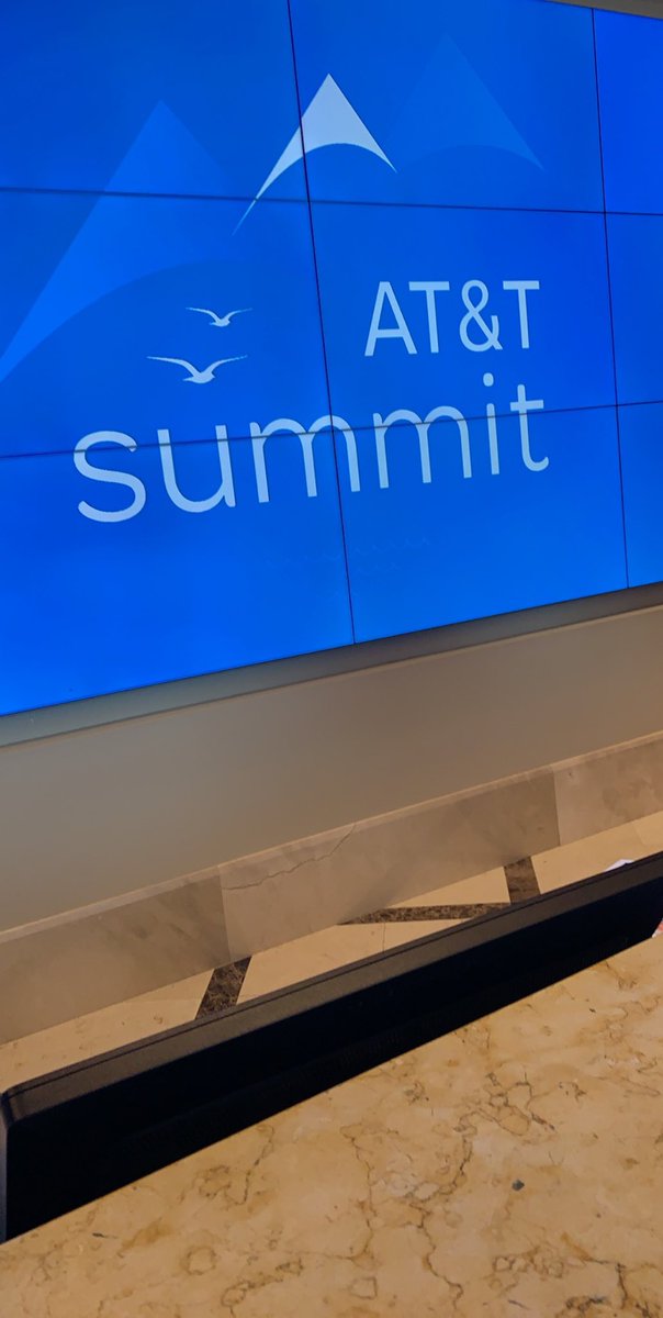 910BigDog's tweet photo. having a great time at Summit so far! https://t.co/0UCen1WrbZ