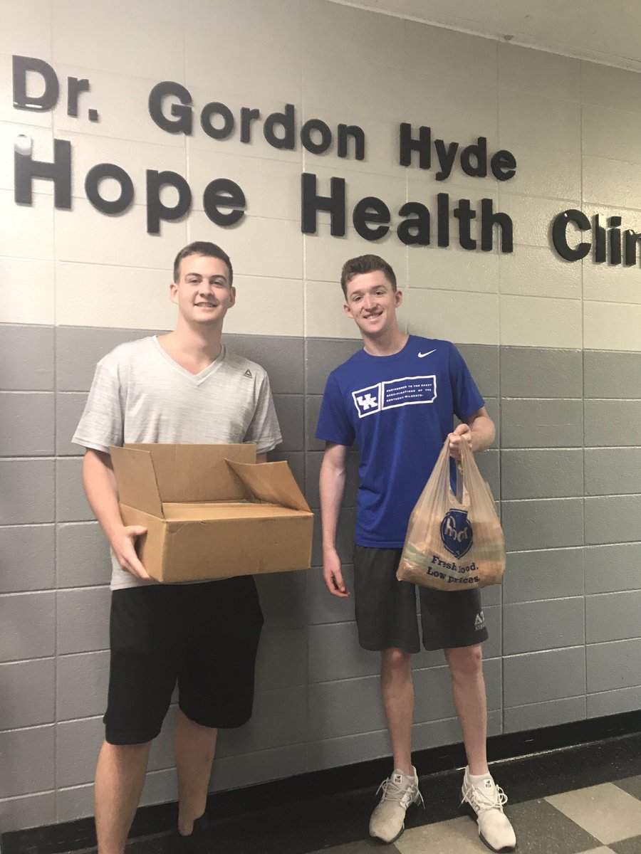 21WillBingham21's tweet photo. Me and Boss man @Cam_Coll24 serving the homeless for #LexGiveBack https://t.co/hvSbK9n7wX