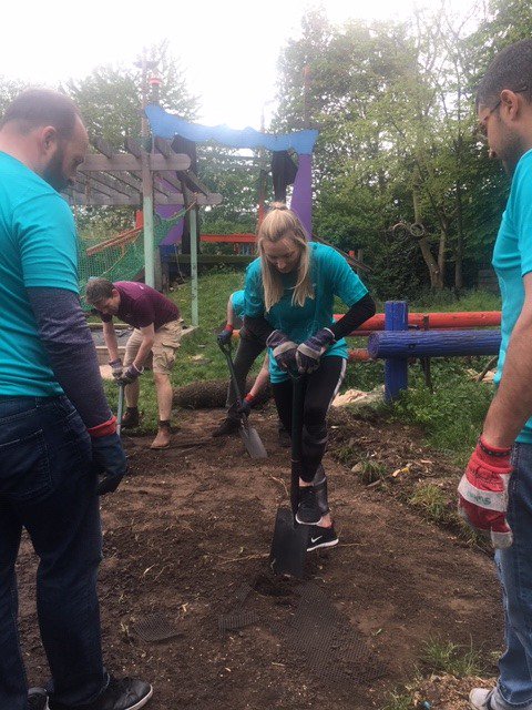 ActionFunder's tweet photo. It's Friday - we're in LOVE! 🥰💚🥰And we are shooting heart eyes at YOU @ThomasMillerCo and @hackneyplay! We love seeing clients rolling up their sleeves and mucking in at fantastic community projects! Most excellent work folks. https://t.co/6pJkmBLaDE