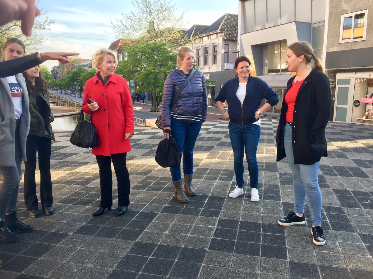 wimmol1's tweet photo. De generale repetitie voor zondag #modestad #Hoogeveen Jij komt zondag toch ook! We starten om 13.00 uur. @BinnenstadHGV @hconline https://t.co/Srpn30hzIx
