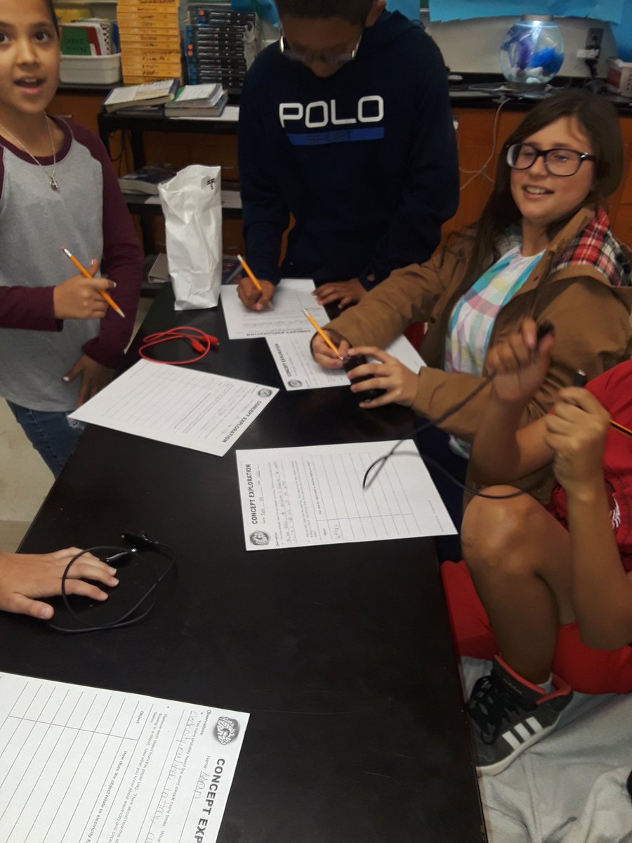 aspauldi1's tweet photo. Reviewing circuits #IamEPISD  #iteachscience https://t.co/DW3Ho8hOlP