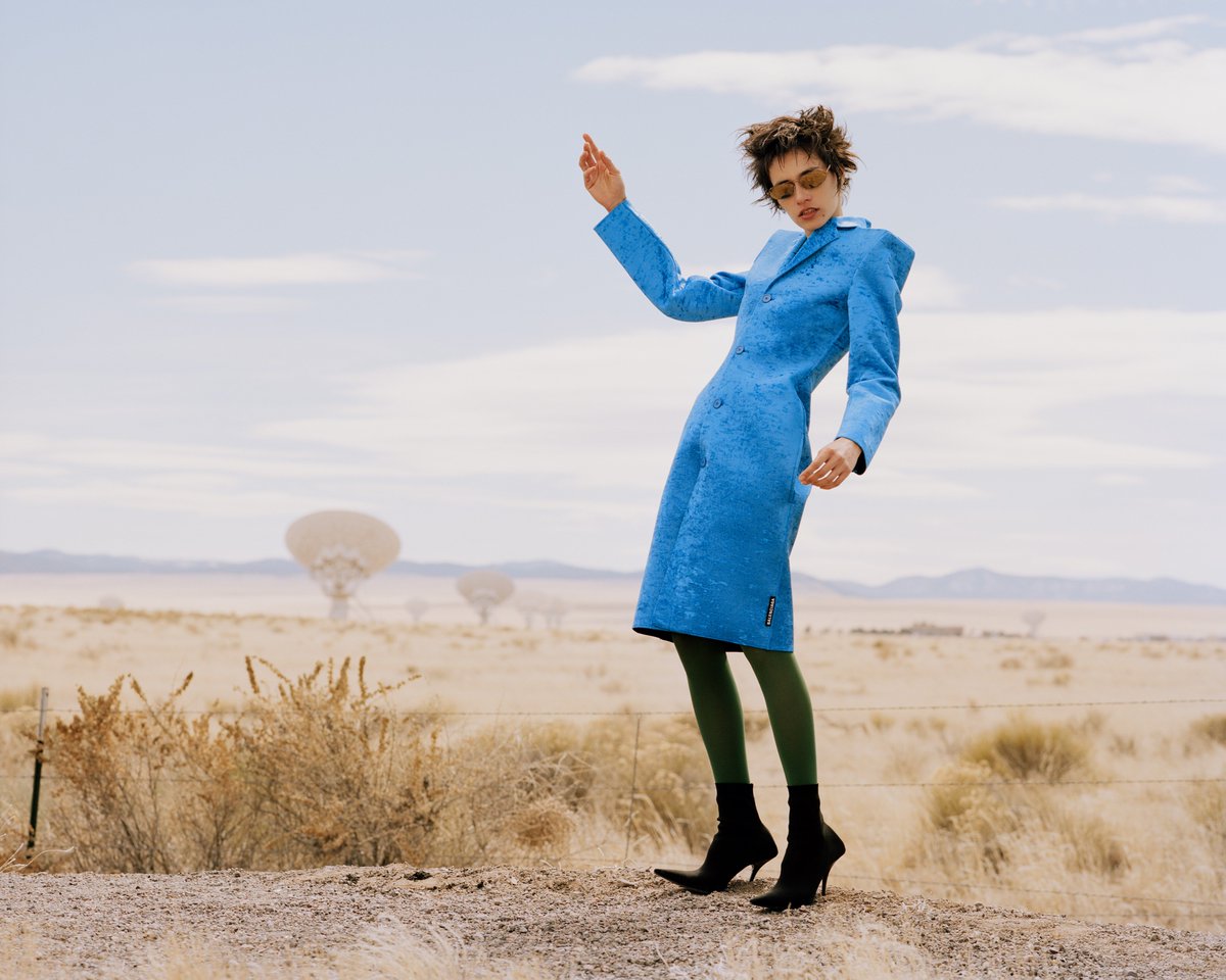 theindustrymgmt's tweet photo. I WANT TO BELIEVE for Vogue Me 💫 Photos by Mat + Kat https://t.co/1YmOSFTtwb