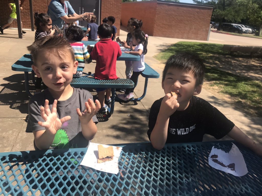 JMorrisTexas24's tweet photo. Today we made solar oven s’mores! It was exciting, engaging and MESSY!  I think I heard “This is the BEST. DAY. EVER” about 100 times!  #solar #smores #teambce @BearCreekElem @EarlyGcisd https://t.co/Rvn5ocRCpc