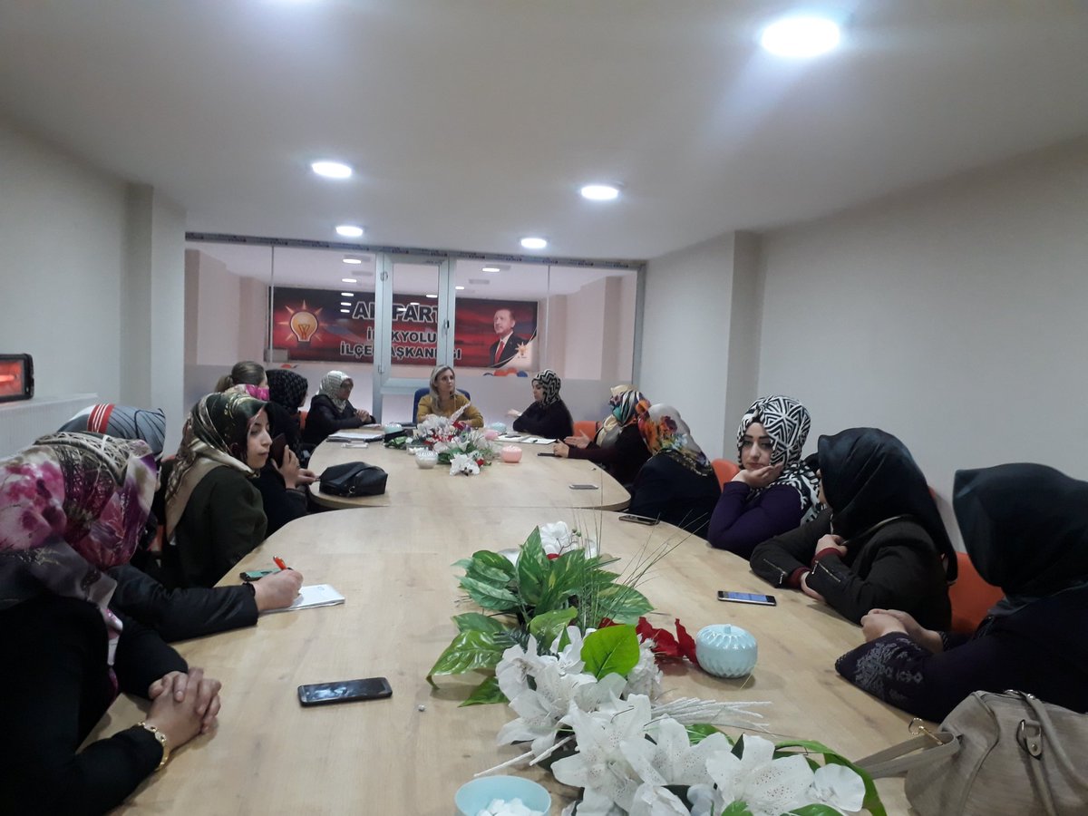 Ipekyolu Ilçesi haftalık yönetim kurulu toplantısını Kadın Kolları Bşk <a href="/suzandoruk65/">Suzan Türkoğlu 🟢 🇹🇷</a> riyasetinde gerçekleştirdik.Hayırlara vesile olsun
<a href="/selvacam/">Lütfiye Selva Çam 🇹🇷</a> <a href="/jiskenderoglu/">Jülide İSKENDEROĞLU</a> <a href="/OsmanGulacarTR/">Osman Nuri Gülaçar</a> <a href="/KayhanTogluTR/">Kayhan Türkmenoğlu</a> @VanTanitimMedya <a href="/havvaduran65/">Havva DURAN</a> <a href="/vesim_yavic/">Vesim YAVİÇ</a> <a href="/IpekyoluSkm/">IPEKYOLU SKM BAŞKANLIĞI</a> @IpekyoluV