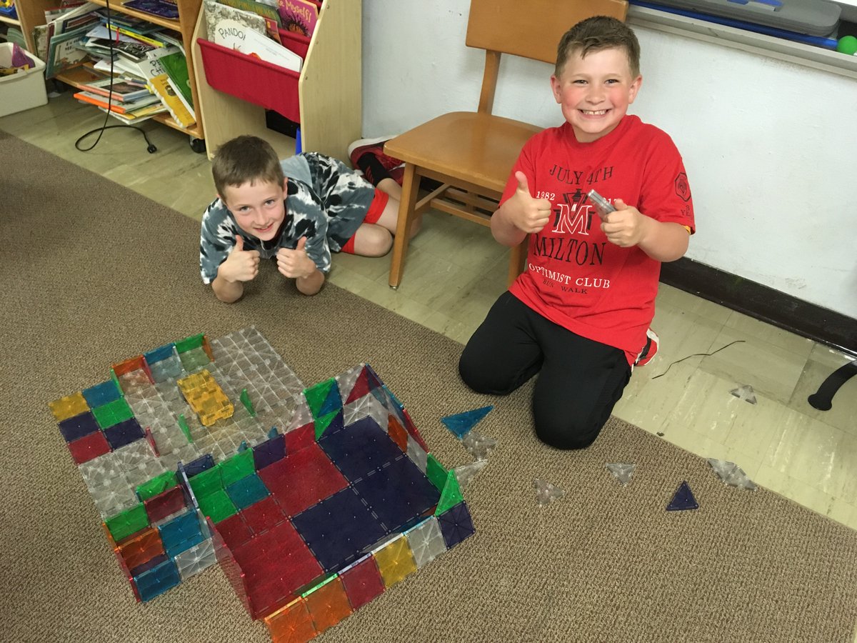 MissScottArt's tweet photo. An excellent example of how free art time can create the time and space necessary for artists to work together to create a shared vision.These artists are amazing!Video of artists explaining their Fenway Park replica avail on FB  #architecture #fullSTEAMahead #MiltonInnovation https://t.co/vjokeJgYau