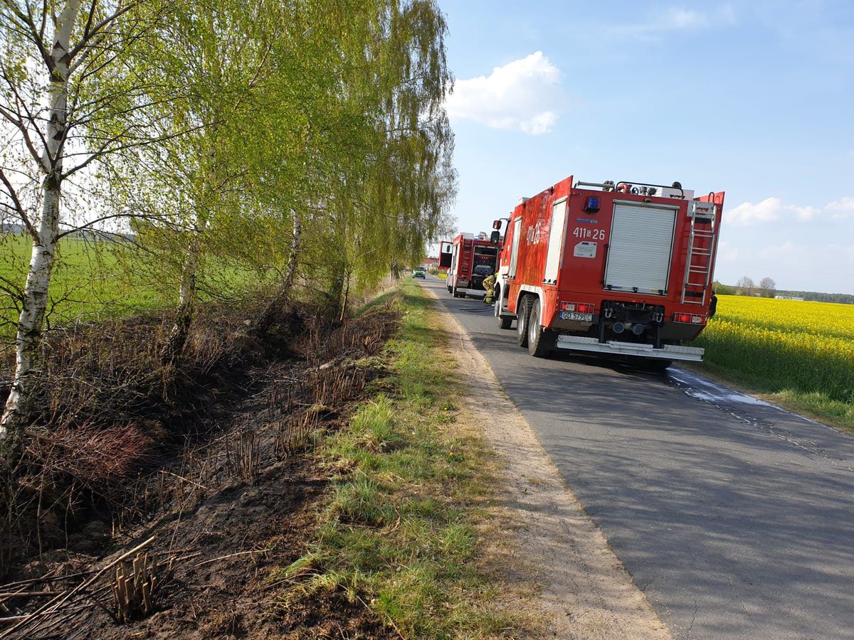 KP_PSP_Chojnice's tweet photo. 26.04.19-16:33
Cołdanki, gm. Chojnice
Pożar trawy na poboczu drogi.
Zastępy - #OSPDoręgowice #OSPOgorzeliny #OSPCharzykowy #JRGChojnice https://t.co/LlMpoeTKTT