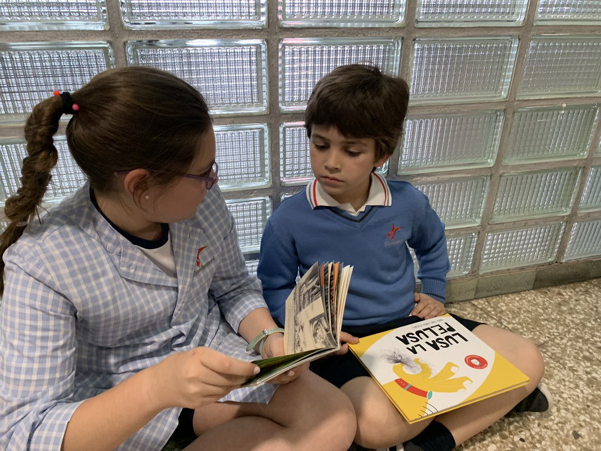 MontessoriPrim's tweet photo. Bonito tiempo de lectura compartida entre nuestros alumnos de 1° y 6° con motivo del día del libro. @MontessoriZgza https://t.co/pQVfjVcqhU