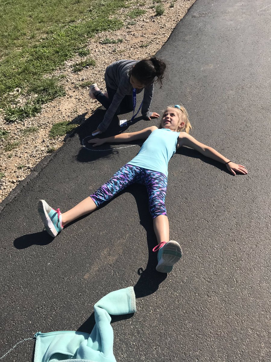 casher_1stgrade's tweet photo. How many cubes tall are you? #beautifulday #takingclassoutside #firstgraderocks @AesBulldogs https://t.co/dAxn3Hv9PU