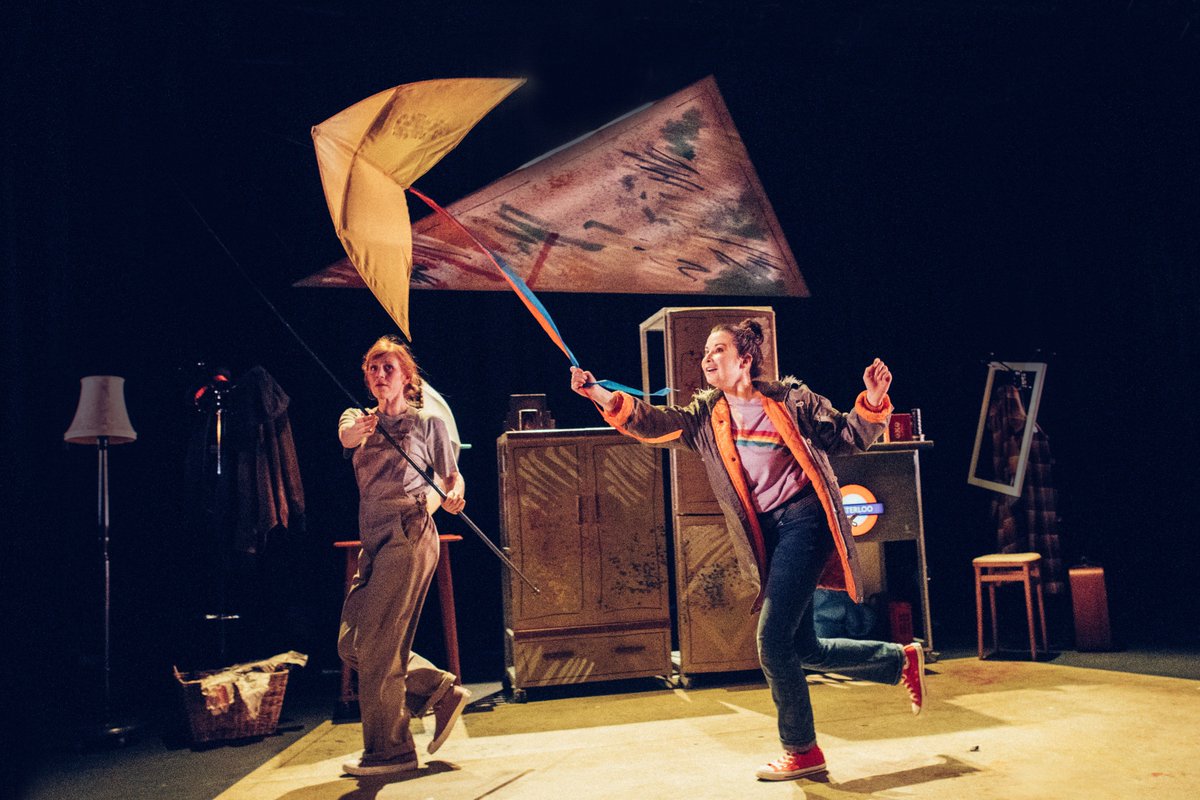 inthewrongcrowd's tweet photo. Our brilliant #KITEplay ensemble act their socks off as full size human beings, &amp; puppeteer mini versions of their characters to create a sense of scale &amp; perspective. Puppets are dressed exactly the same as the actors &amp; were moulded from photographs of the actors faces. https://t.co/Y69rIVyXMn
