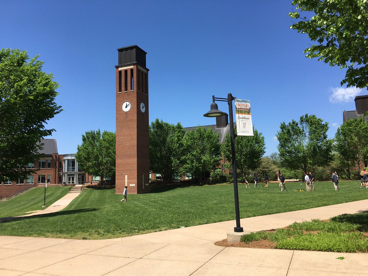 h_serves's tweet photo. What a beautiful day to connect with innovative change agents in the servant leadership community. Social Issues Conference ‘19 @ Ensworth HS. “Purpose informs your service story” #HutchisonSERVES #HutchisonSTRONG #HutchisonUS💕 https://t.co/wTOty5QSWg