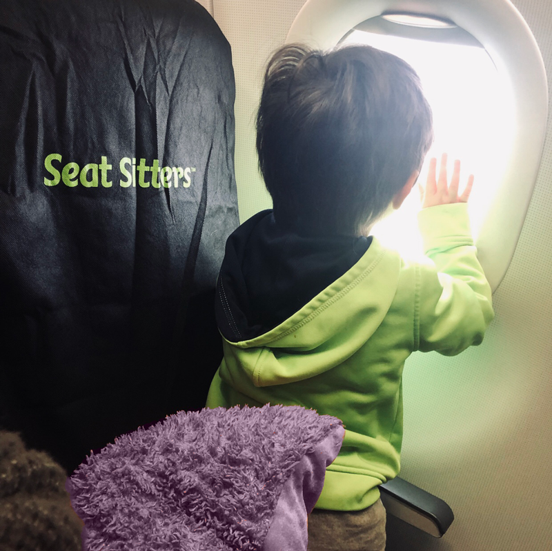 seatsitters's tweet photo. You never know what could be on those windows...use the wipes from your Seat Sitter kit for extra germ protection! 
📷@jasons_food_allergy_jouney
#seatsitters #kidfrienly #inflight #kidswhotravel #protection #windows #igtravel #travelhack #mamaapproved #kidfriendly #allergyfree https://t.co/G1aAhNuaCs