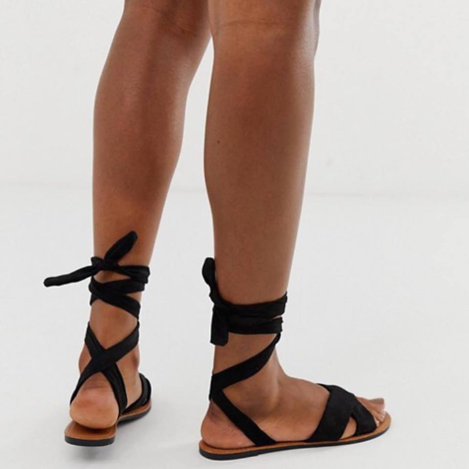 Love our #parklaneshoes tie sandals but can’t do heels? No problem, we also do a flat version in coral, black, beige, neutral & red - and wide fit versions! 
asos.com/search/?page=1…
.
#sandals #flatsandals #summershoes #widefit #shoeshopping #summeressentials #coral #coralfashion